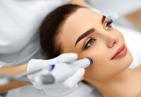 Face Skin Care. Close-up Of Woman Getting Facial Hydro Microdermabrasion Peeling Treatment At Cosmetic Beauty Spa Clinic. Hydra Vacuum Cleaner. Exfoliation, Rejuvenation And Hydratation. Cosmetology.